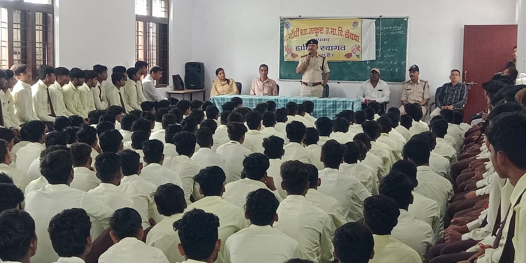 Sendhwa: Cops launch road safety awareness campaign among students