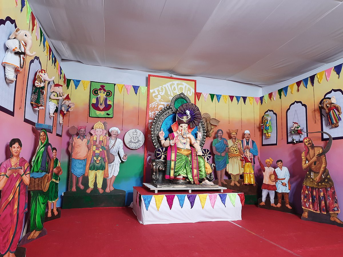 Pimpleshwar Mitra Mandal in Walkeshwar, which is celebrating 25 years of its existence