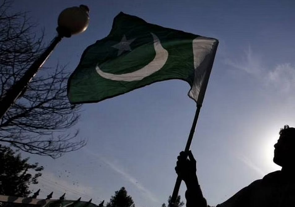 Pakistan withdraws 15th Constitutional Amendment bill, fails to give provincial status to PoK