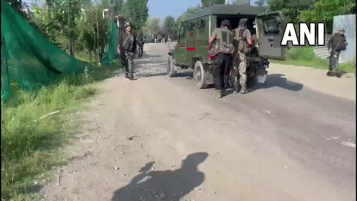 Watch: IED weighing 25 to 30 Kgs in Pulwama defused by police and security forces 
