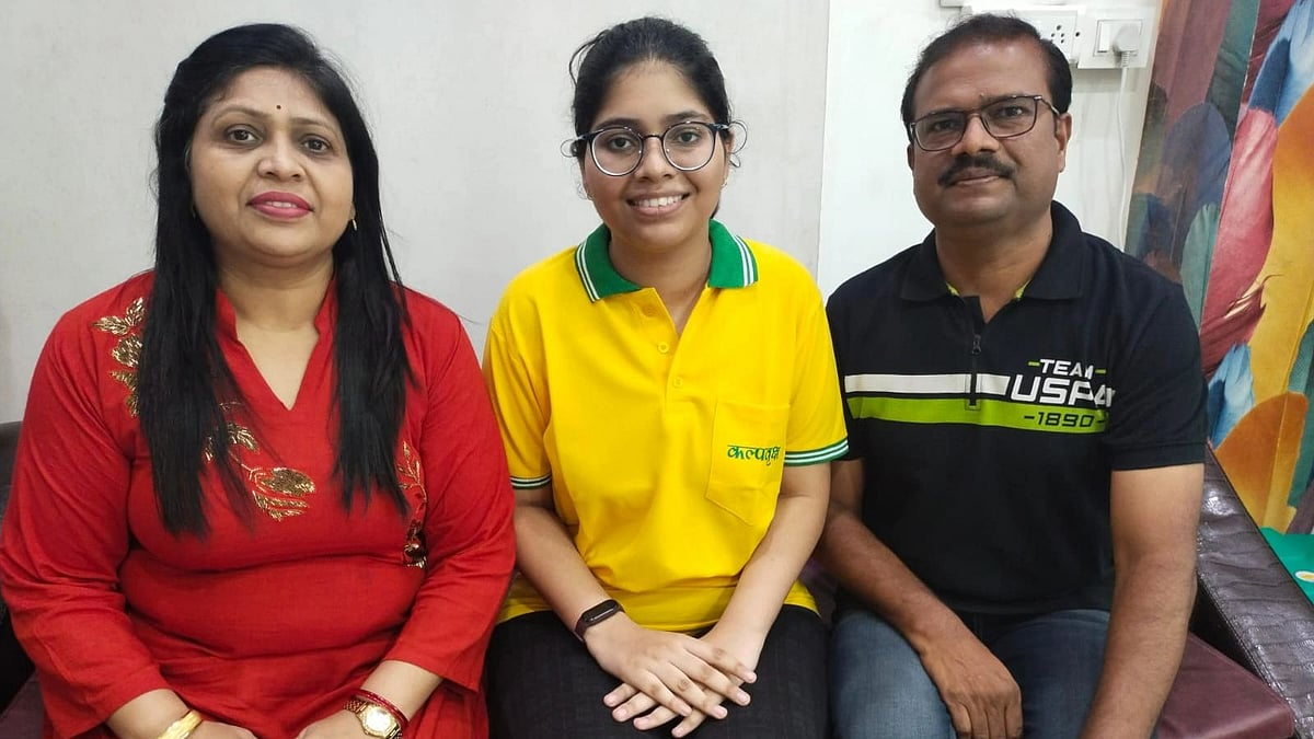 Siya Gupta with family