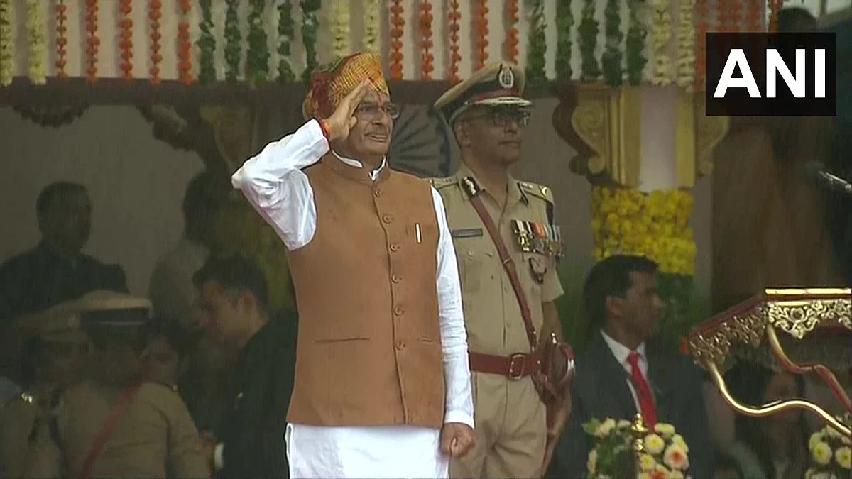 Chief Minister Shivraj Singh Chouhan hoisted the tricolor at the Motilal Nehru Stadium in Bhopal.  | 