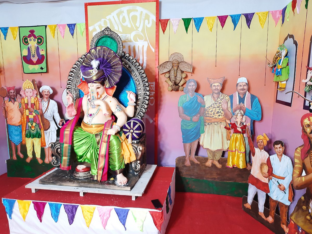 Pimpleshwar Mitra Mandal in Walkeshwar, which is celebrating 25 years of its existence