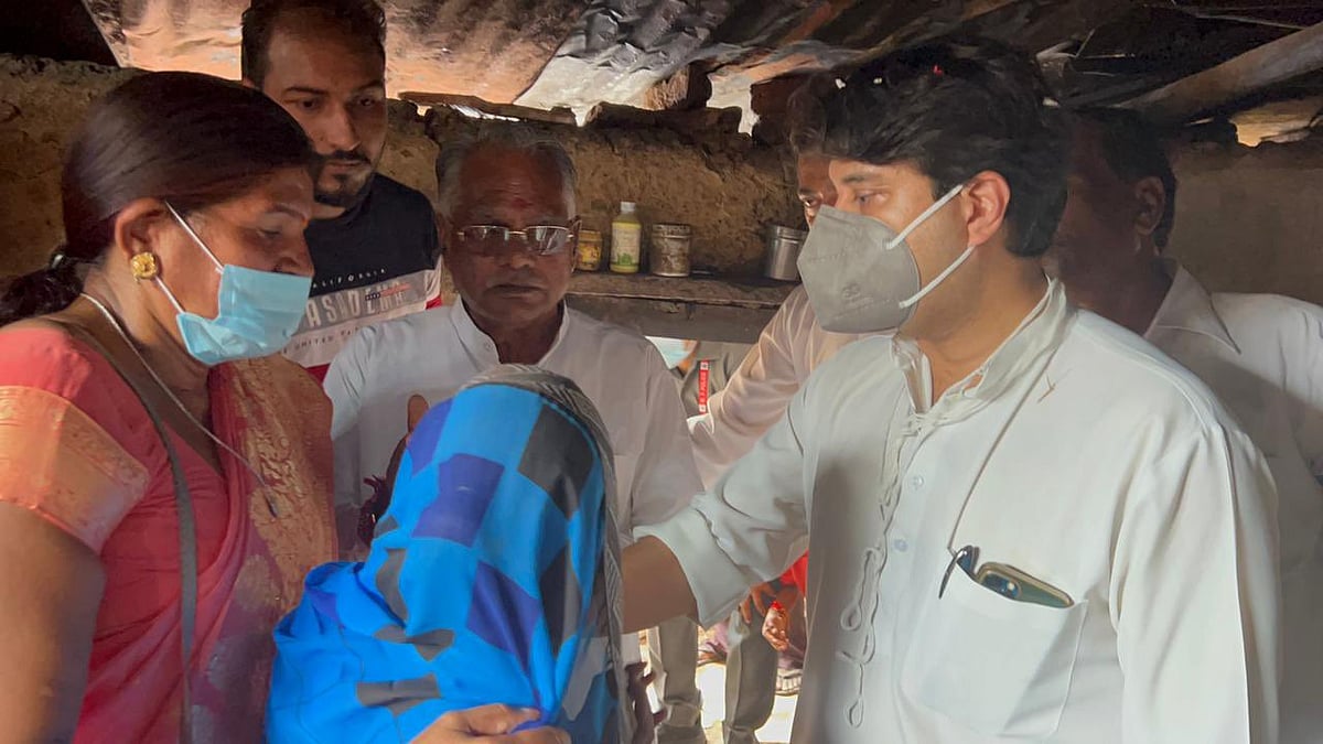 Scindia reviews relief work in flood-hit areas of Guna