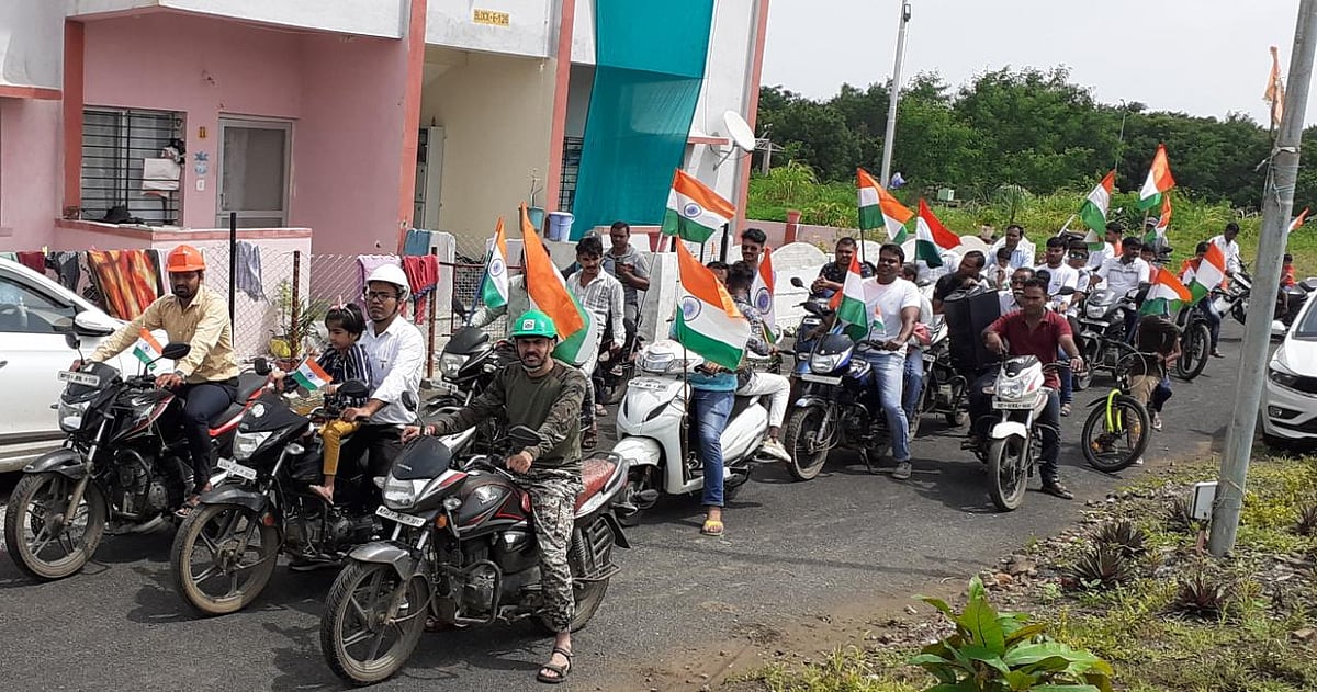 Mundi: Singaji Power House employees take out Tricolour bike rally