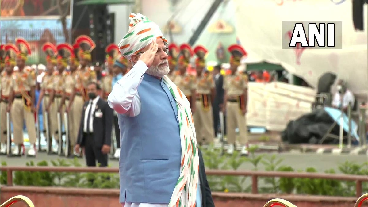 PM Modi wears white safa with tricolour stripes, long trail on 76th Independence Day  | ANI