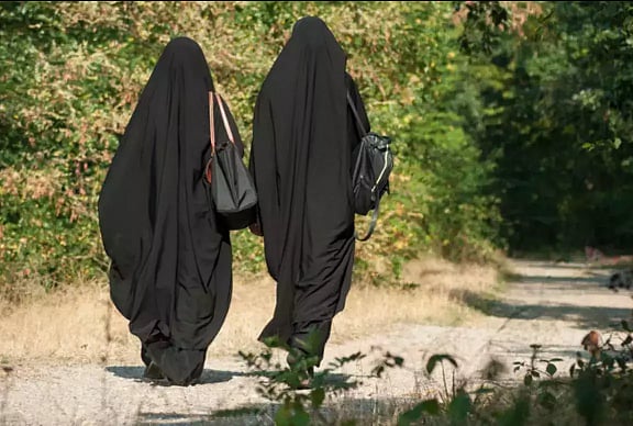 Man wears burqa to meet gf; gets arrested