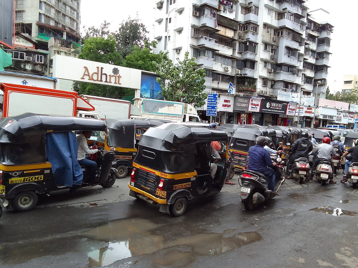 Mumbai: Traffic snarls in the city despite moderate rains  | Twitter 