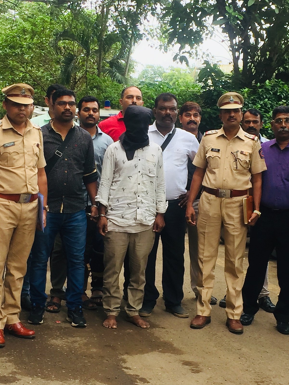 Mumbai Shocker: Man pushes wife in front of moving train in Vasai, gets arrested in Thane