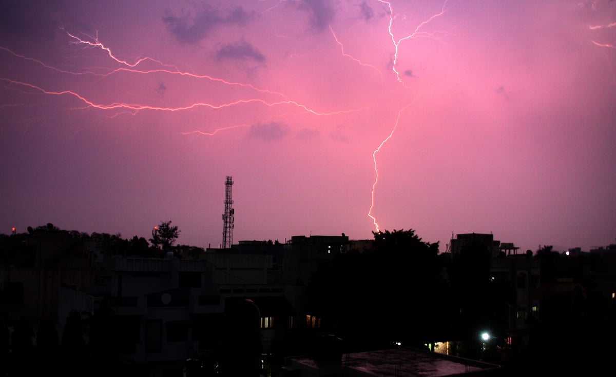 Indore: Heavy rain with thunder and lightning hits city