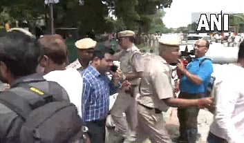 AAP workers detained for gathering outside Sisodia's residence after CBI raids