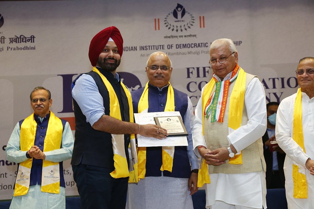 Fifth convocation ceremony of IIDL: Kerala Governor guides the GenNext Netas in Uttan