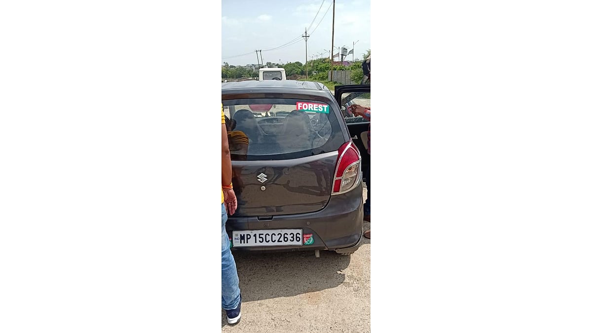 Indore: Four men in a car arrested for carrying sandalwood illegally