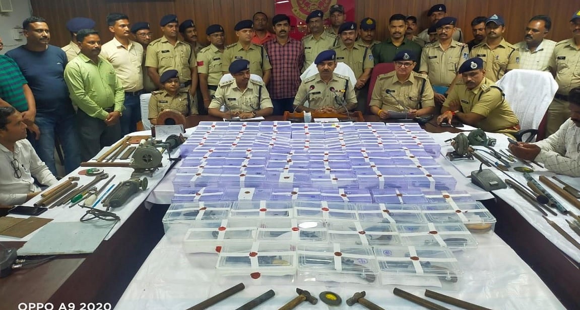 Khargone: 70 illegal weapons seized, 9 arrested
