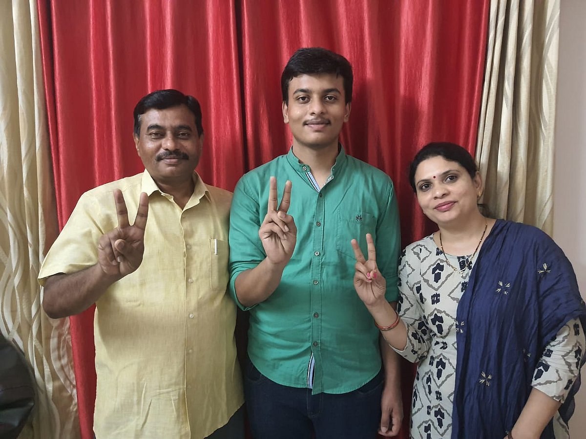 Shreyanshu Gurjar (AIR 689) with family
