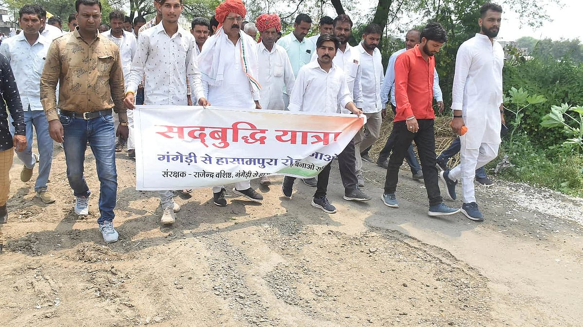 Ujjain: Sadbuddhi Yatra taken out to highlight road woes