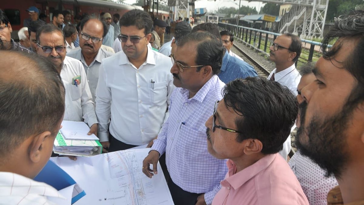 DRM inspects Mhow railway station, directs official to speed up work