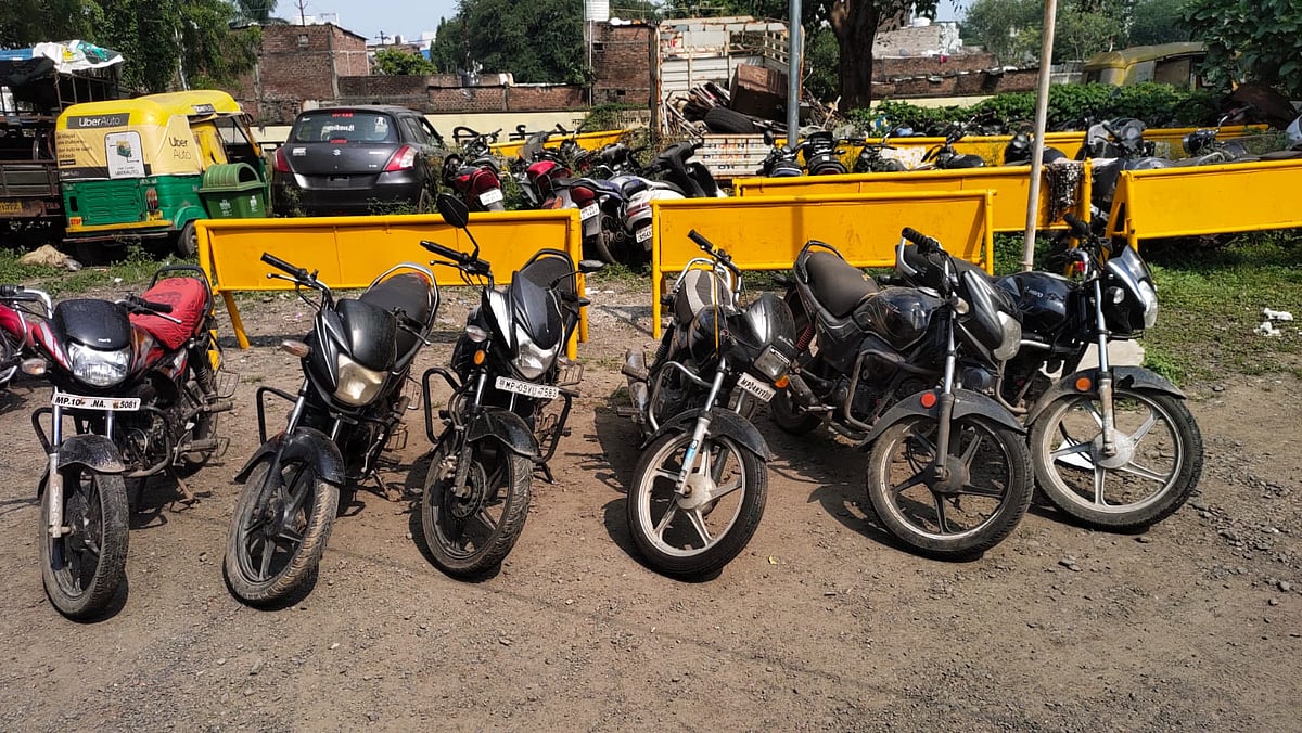 Indore: Three minor boys caught
with three stolen bikes