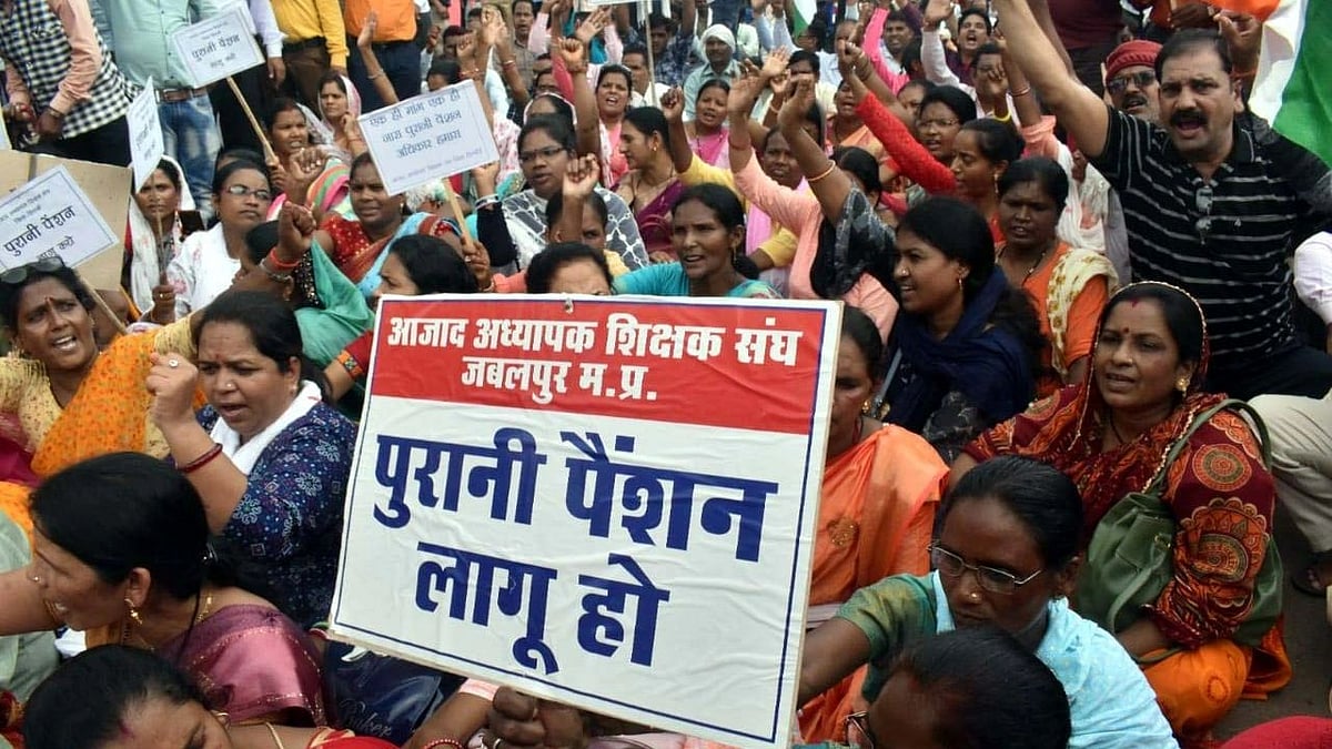 Bhopal: Hundreds of marching teachers stopped, detained