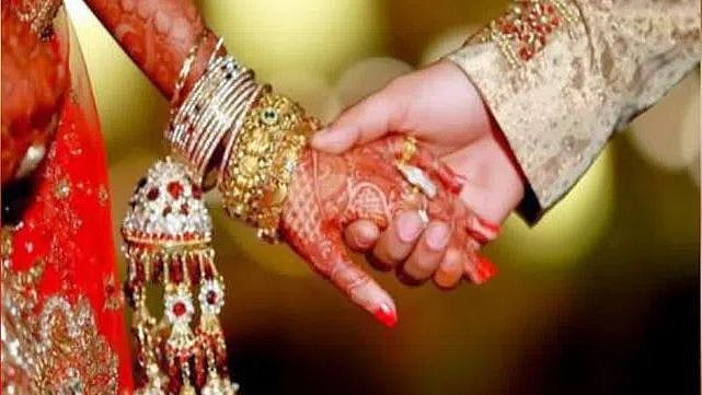 Madhya Pradesh: Bride lodges complaint against beautician for ruining makeup on wedding day