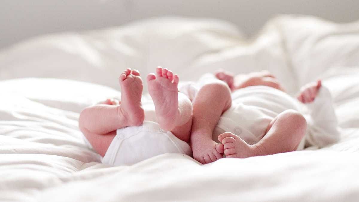 Teenager gives birth to twins from two different fathers