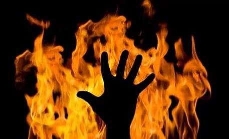 Mumbai: Teen sets himself on fire while arguing with girlfriend on video call
