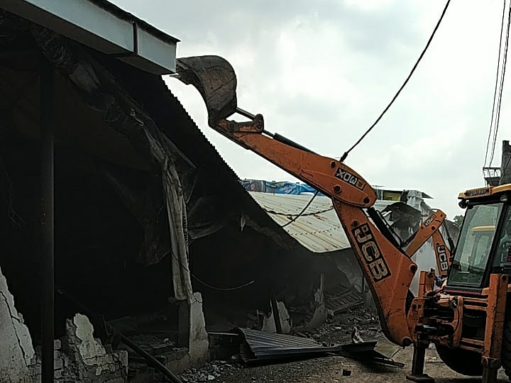 Khargone: Administration razes Best Bakery for violating laws