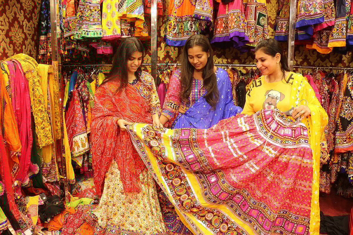 Women are replacing their dupatta and chunri with jacket and topi look.