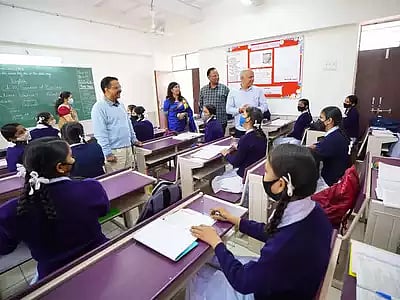 Delhi: HC notice to Kejriwal govt on PIL regarding govt schools