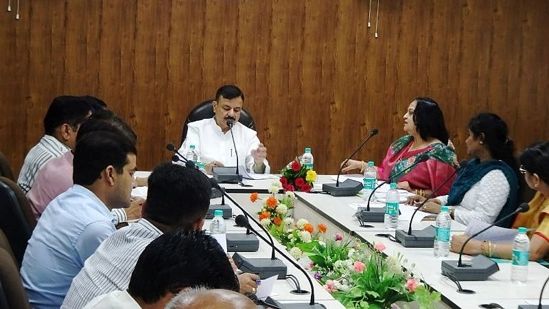 MP Rao Uday Pratap Singh chairs DISHA meeting in Narmadapuram