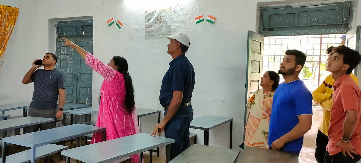 Sardarpur: SDM bars teaching in dilapidated school