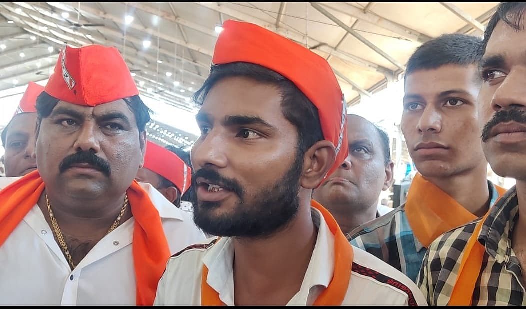 Gujarat: After dinner with Kejriwal, auto-rickshaw driver declares himself as 'PM Modi's fan'