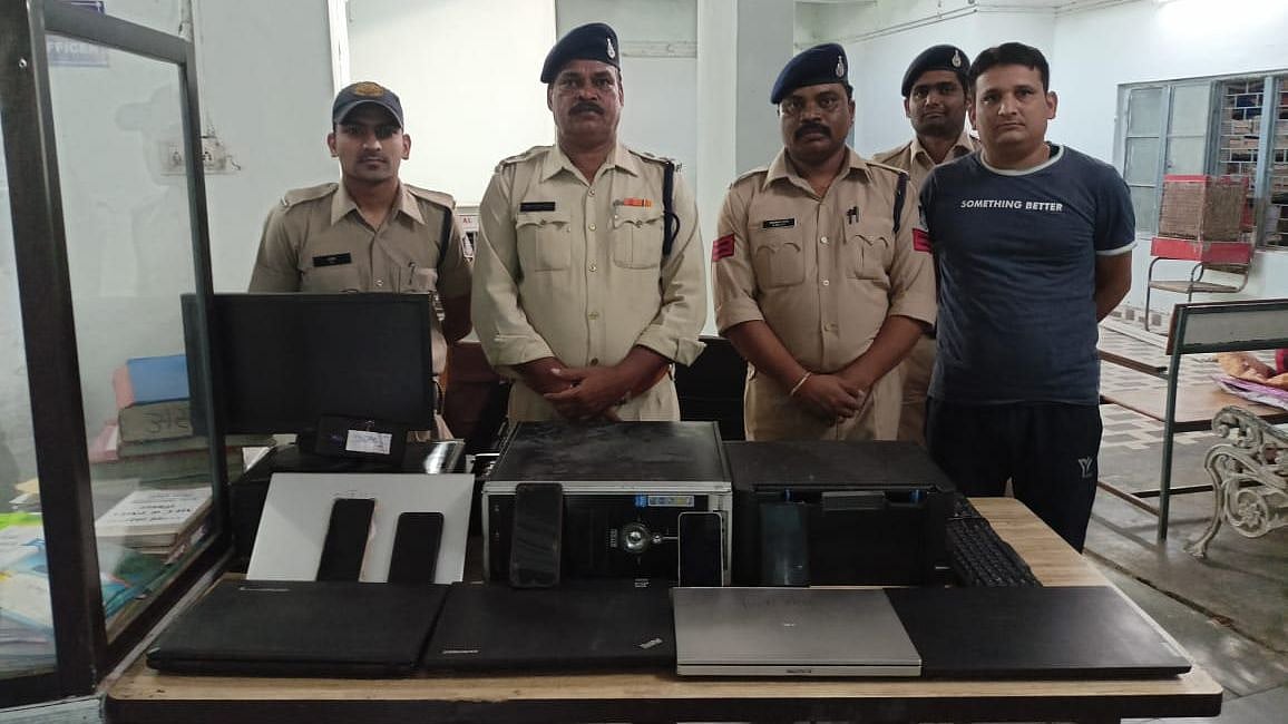 Nasrullaganj: Man issues 53,000 fake birth certificates, held