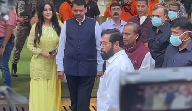 Ganeshotsav 2022: Maharashtra CM Eknath Shinde visits Reliance Chairman Mukesh Ambani's residence for celebrations