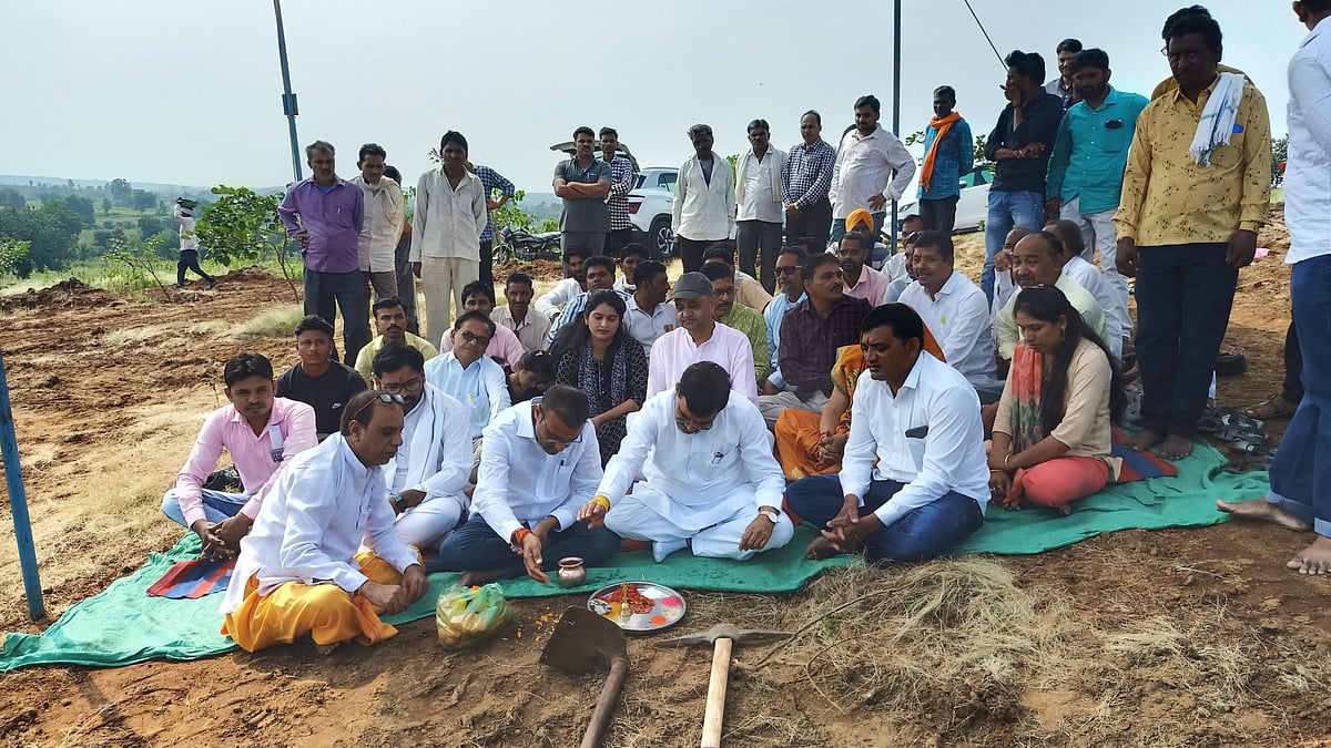 Sanawad: MP Gyaneshwar Patil lays foundation stone of Nal Jal Yojana worth over Rs 2 cr