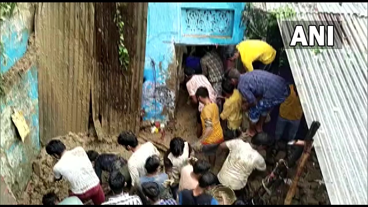 UP: 7 minors dead after wall collapsed due to heavy rainfall in Etawah