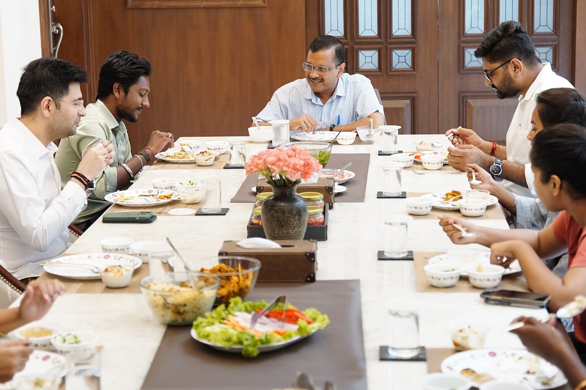 In Gujarat's poll outreach, Kejriwal invites sanitation worker, his family for meal to his Delhi residence 