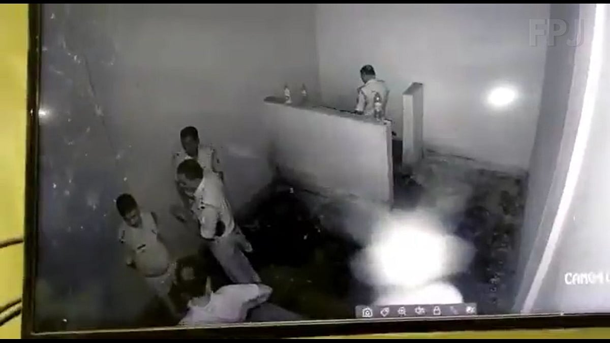 Bihar: Senior police officer keeps 5 juniors in lockup; video goes viral | 
