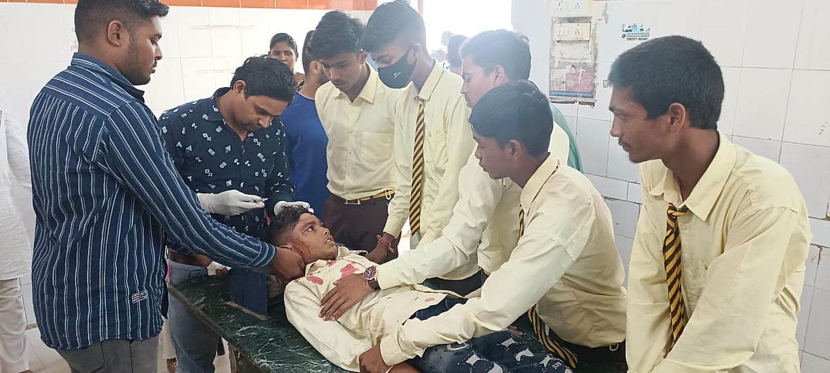 Sardarpur: Student receives four stitches as school roof falls on his head