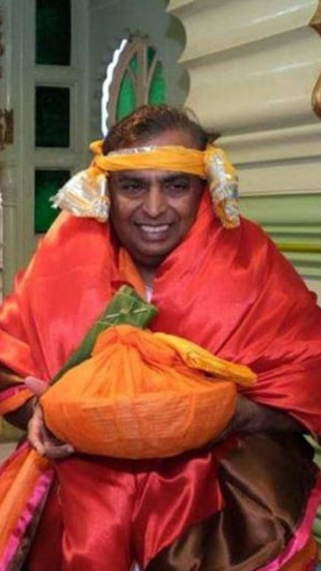 PICS: Mukesh Ambani visits Shrinathji temple in Nathdwara Rajasthan