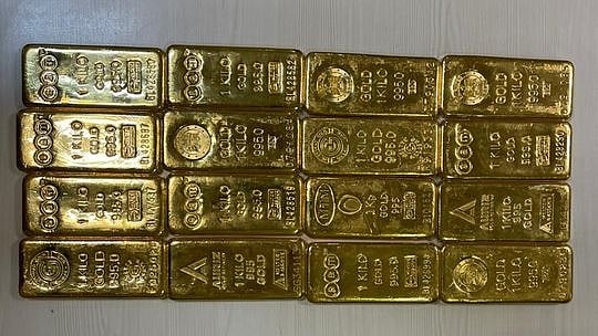 Mumbai: Airport Customs seize 16 gold bars valued at Rs 8.40 crore from passenger; one held