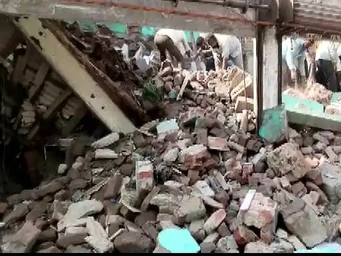 Maharashtra: Five killed, two injured as old building collapses in Amravati 