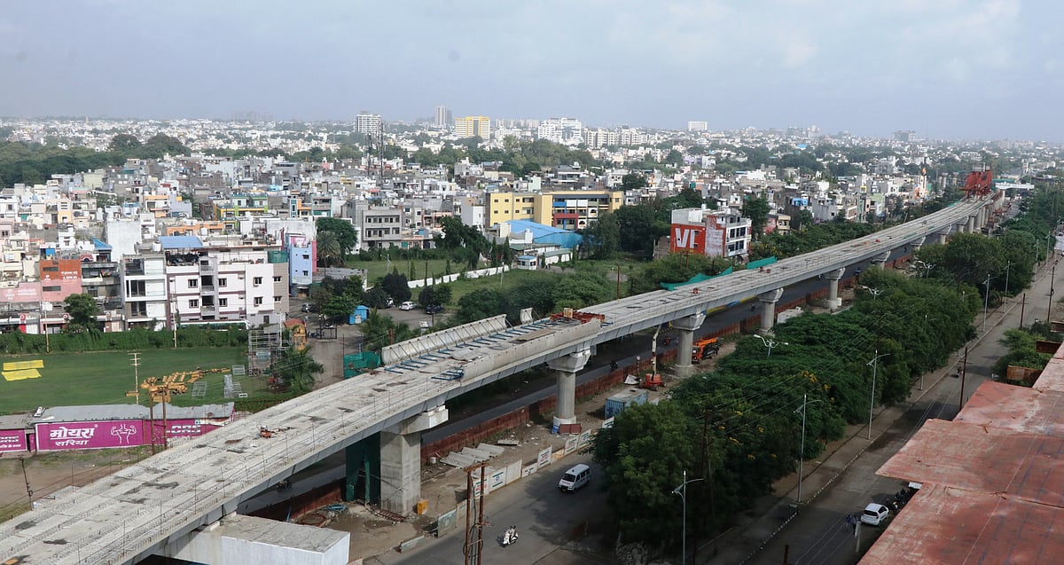 Indore: Concreting of segments starts in Bapat-Radisson Square corridor