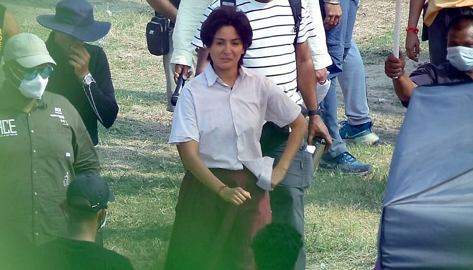 Leaked Pictures! Anushka Sharma looks unrecognisable in short hair and school uniform on Chakda...