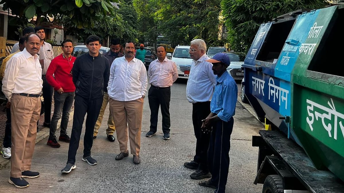 Indore: Mayor finds half of the workers absent during surprise check