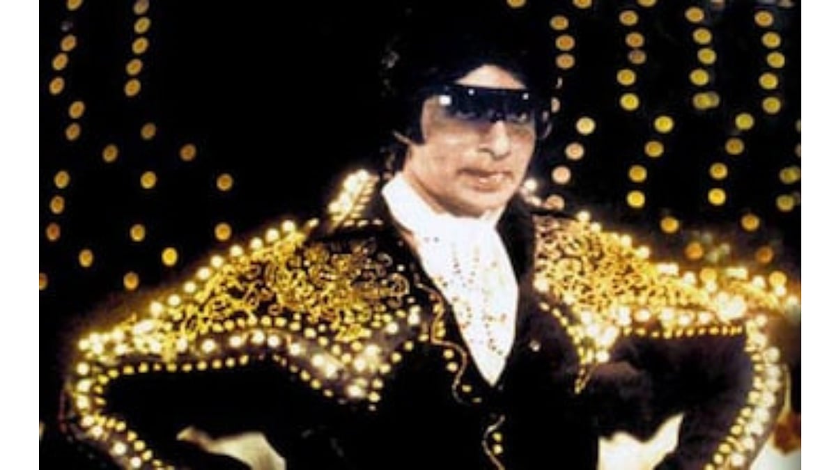 Bodysuit with lights in Yaarana