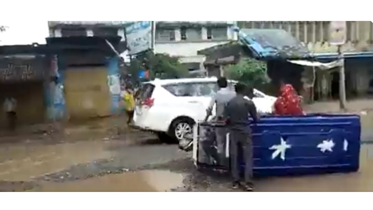 UP potholes woes: Official convoy ignores e-rickshaw turning upside down on road in Sitapur 