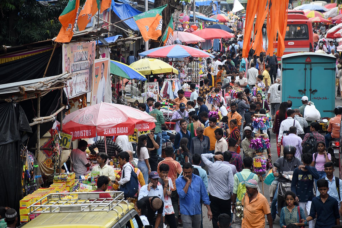 Mumbai: Hawkers return few hours after BMC's anti-encroachment drive in Dadar