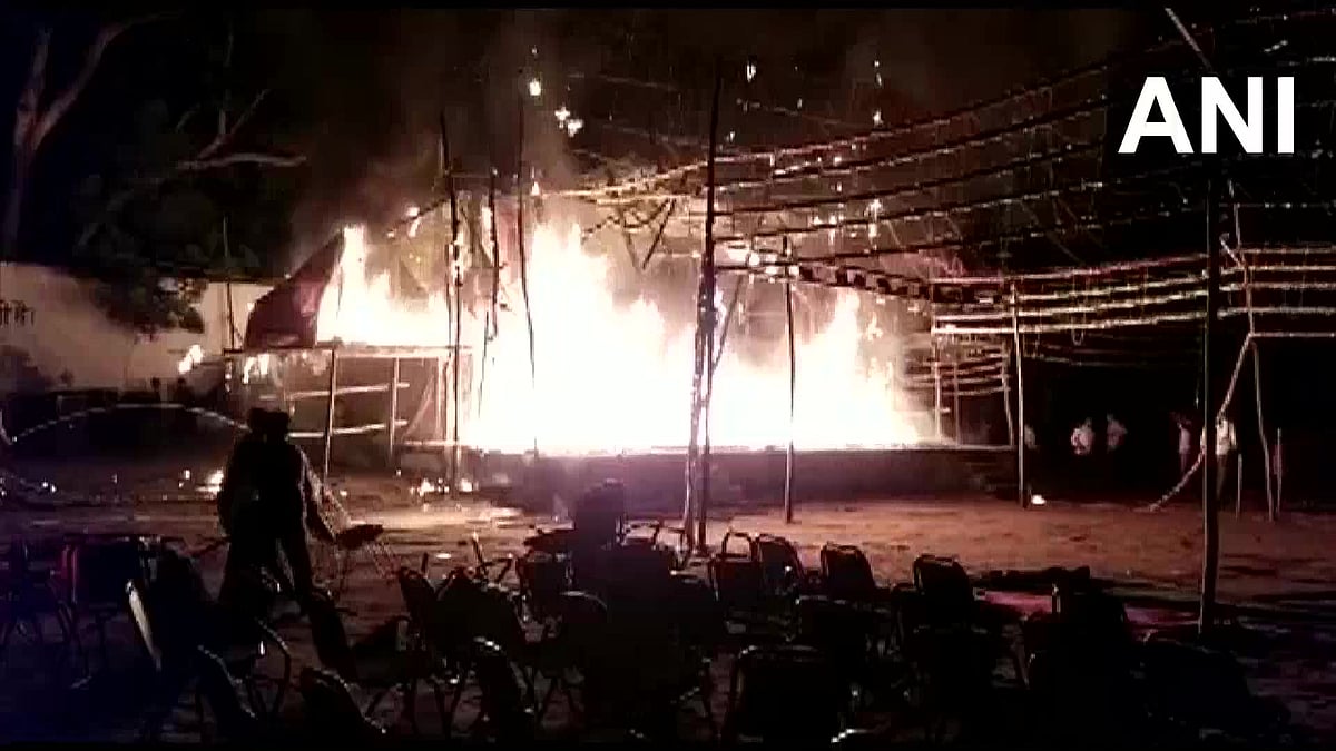 Uttar Pradesh: Fire breaks out at Ramleela pandal in Etawah