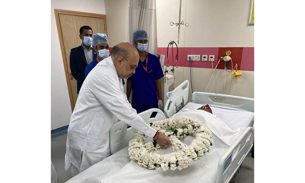 Amit Shah pays tribute to Mulayam Singh Yadav at Gurugram's Medanta Hospital